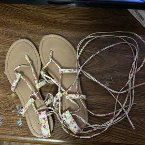 Floral women sandals size 6.5